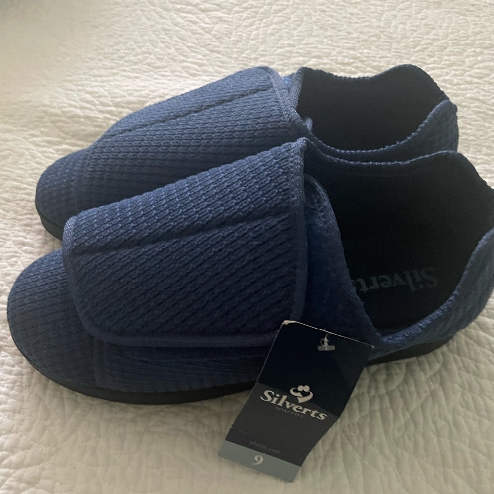 NWT Men’s Silverts Slip and Water Resistant Adaptive Slippers Size 9